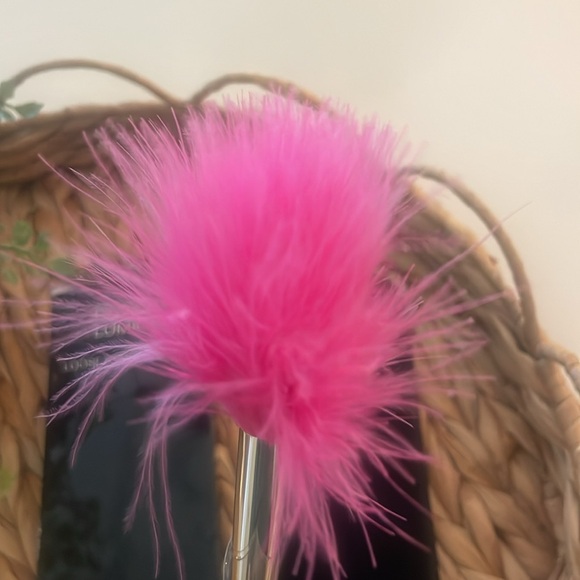 Chanel limited edition ostrich feather Pinceau Lumiere Loose Powder brush. NIB - Picture 5 of 12